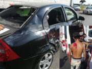 Una pareja motorizada se impacto contra automóvil particular en Las Matas