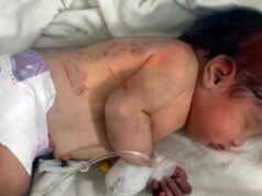 Rescatan a recién nacida entre escombros tras sismo en Siria.