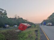 Volcadura de ADO: una persona muerta y varias heridas