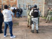 Catean corralón en Coatza; aseguran 220 vehículos