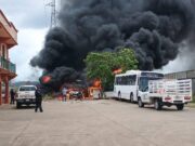 Fuego consume autobuses en Nanchital