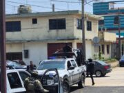 Encapuchados causan pánico afuera de primaria en Coatza