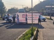 Cierran carretera a Xalapa por desaparición de menor