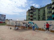 Pintan mural del cangrejo azul en Coatza