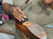 Mandan a reparar calzado escolar y mochilas previo al regreso a clases