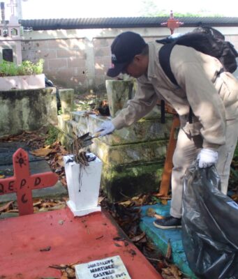 Eliminan criaderos de dengue en panteones de Coatza