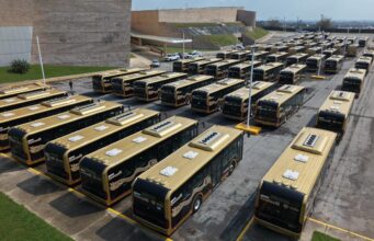 Gobernadora supervisa unidades Quetzalli que renovarán el transporte público en Coatzacoalcos