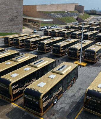 Gobernadora supervisa unidades Quetzalli que renovarán el transporte público en Coatzacoalcos