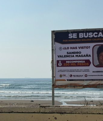 Colocan lonas de recompensa en el malecón de Coatzacoalcos. FGE busca a Sandro por el delito de homicidio doloso